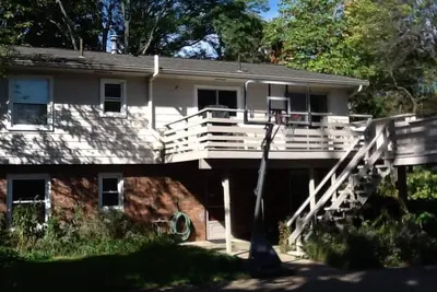 Image de Grande maison dans le quartier du stade U of M - à pied du stade! !