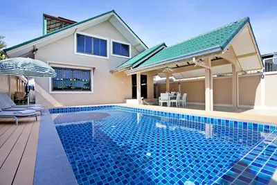 Pratumnak Pool Villa Tanzanite