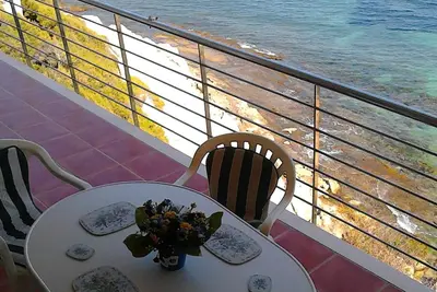 Image de appartement pieds dans l'eau,