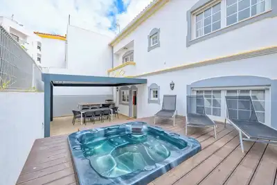 Image de Villa à 200m de la plage, calme, 400m du centre d'Albufeira, avec vue sur la mer