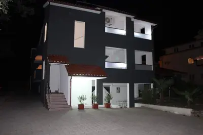 Image de Appartement meublé moderne 2 + 2 au 1er étage avec cuisine indépendante à Medulin / Kr