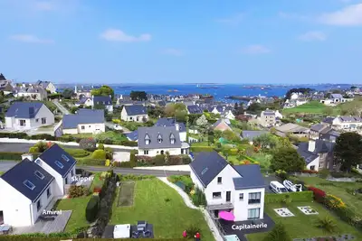 Image de suite du Skipper avec Spa face à l'Ile de Bréhat (Paimpol-Bretagne)