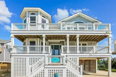 Image de Décor incroyable! Piscine privée et communautaire! Grands rabais! Table de billard!