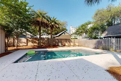 Image de Réglage de la latitude à East Beach Home avec possibilité de chauffer ou de refroidir la piscine.