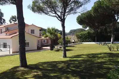 Image de A / L21329 pour 14 personnes, 6 chambres / 6 salles de bains avec villa climatisée près de la marina.