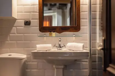 Image de Vintage flat in Trendy Born Gothic area