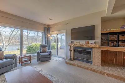 Image de C112 \"Condo confortable sur le lac Aspen\"