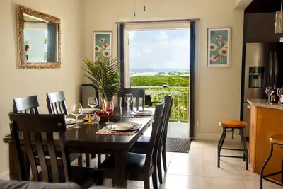 Image de Villa Meelie's Paradise: vue sur l'océan, WiFi, barbecue, piscine à débordement, télévision par câble,