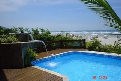 Image de Maison en bord de mer avec 5 suites, piscine, 3 chambres, communauté fermée