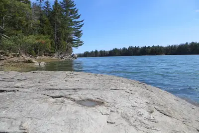 Image de Waterfront Post & Beam Home sur 5 acres paisibles