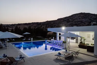 Image de Luxury Villa 5 Star 7 Bdrm Private Villa: HotTub, SeaViews, Pool, Gardens
