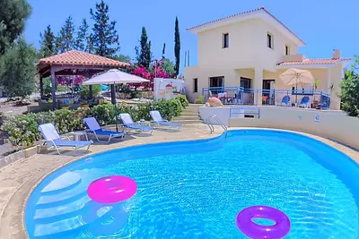 Image de Villa Coral Bay ravissante, grande piscine, tennis de table, superbe région