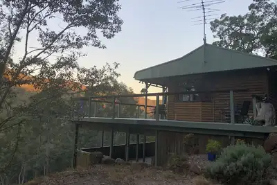 Image de Litttle House on the Hill- Hawkesbiry River Views -Overlooking National Park.