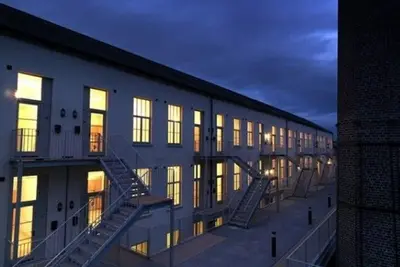 Image de La nouvelle rénovation, comprenant une nouvelle cuisine, une nouvelle salle dein