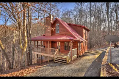 Image de Luxueuse cabine neuve! À 5 minutes du centre-ville de Blue Ridge