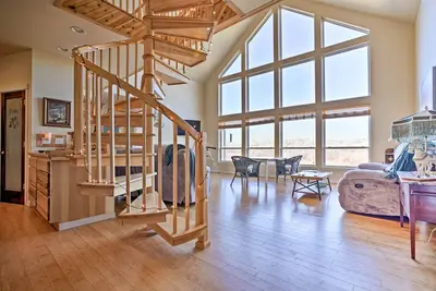 Image de Marsing Riverfront Home dans la région viticole de Boise!