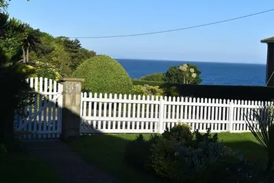 Image de 'Cliffway' Totland, paisible, propre gdn, vue sur la mer, à 5 minutes à pied de la plage / de la côte
