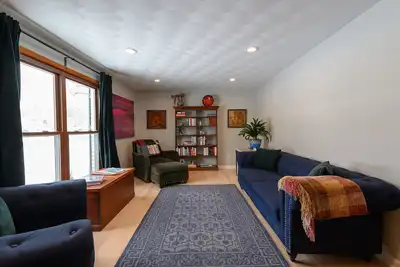 Image de . 6 Promenade vers Carmel Midtown (Palladium). Plus chaise de massage et matelas violet