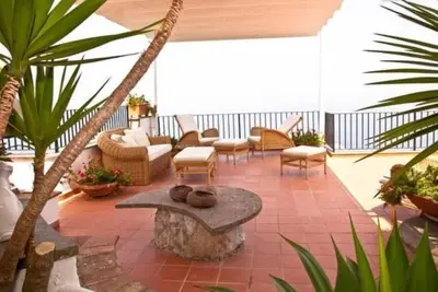 Image de Villa Baci - La sensation d'être suspendu au centre de l'univers est écrasante.