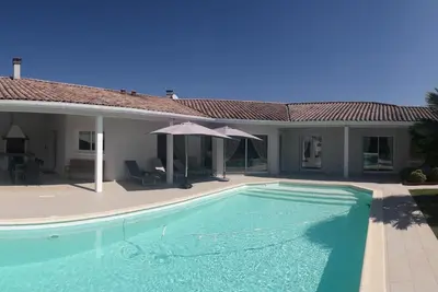 Image de maison de caractère avec piscine près bassin d'arcachon et océan atlantique