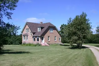 Image de Belle maison de campagne en brique et pierre de champ. . . Maison Tummel