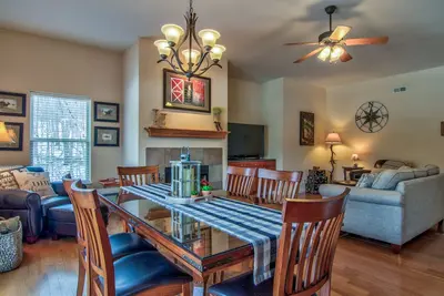 Image de C155 \"Geneva Cove Condo\"