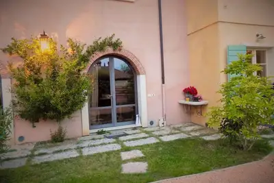 Image de 'due archi' tra musica e vino, cultura e divertimenti