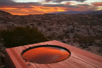 Image de Joshua Tree Green House avec bain à remous extérieur