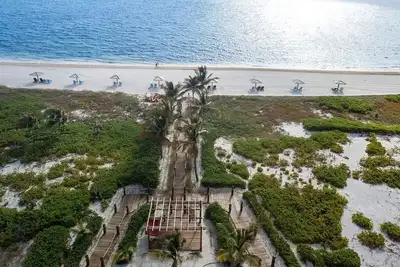 Image de Northwest Point Resort 2 cac lit king piscine plage privée bain à remous très propre