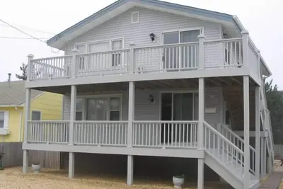 Image de 6 maisons de la plage! Salles de bains nouvellement rénovées 2019! dort six!