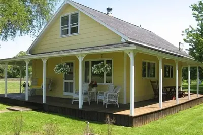 Image de Cottage tranquille Thousand Island Park avec 2 chambres principales, à 200 mètres de Swim Cove