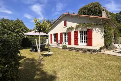 Image de Maison de campagne rénovée, climatisée, avec piscine chauffée et 9 couchages
