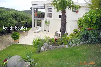 Image de Rez de jardin tout confort  dans villa