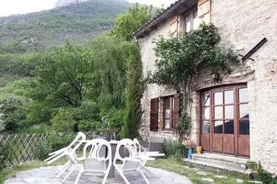 Image de maison en pierres entre Vercors et Diois