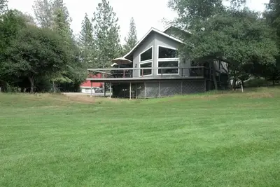 Image de Nouvelle maison, à 35 milles de la porte principale de Yosemite sur la route. 120