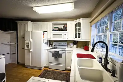 Image de L'appartement meublé Vera - 1 Bd / 1ba - Proche des sentiers de lac et de vélo, Mercer Univ