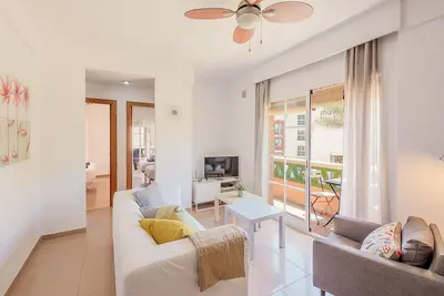 Image de Un bel appartement de 2 chambres juste en face de la plage de Torrecilla - Wifi