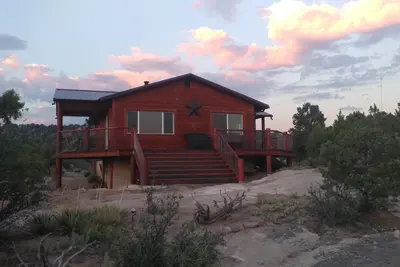 Image de Belle cabine de quatre chambres sur 40+ acres propriété par réservoir de la famine!
