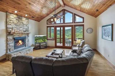 Image de Nouveau condo Smoky Mountain Country Club de luxe (99 $ / en semaine jusqu'au 30 juin)