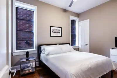 Image de Magnifique 4 Chambre avec piscine Table étapes de Wrigley Field 9 personnes