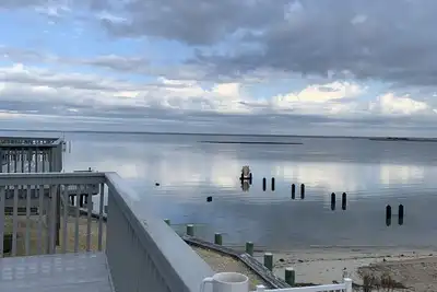 Image de Maison privée, Bayfront Beauty, 1 pâté de maisons de l'océan! Cabane dans les arbres!