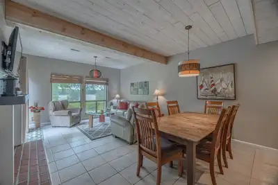 Image de C91 \"Geneva View Condo\"