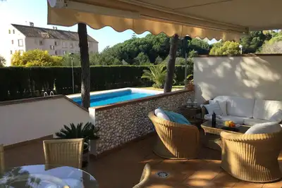 Image de Beachside Family Apartment with Direct Pool Access