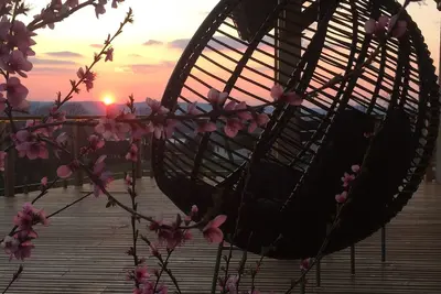 Image de Maison 220m2 8/10pers. Avec grand terrain privatif et terrasse avec vue sur lac.