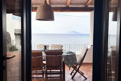 Image de Strongyle-Villa de style éolien sur la plage avec belle terrasse et Wi-fi
