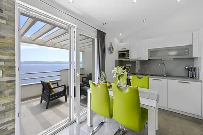 Image de Penthouse Filka-Green avec vue de dessus sur la mer