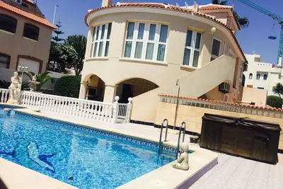 Villa de luxe (piscine privée et bain à remous)
