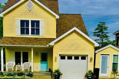 Image de La Marvelouse Beach House!