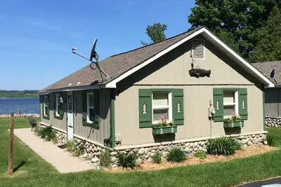 Image de Isolé Cottage Resort sur le magnifique lac Leelanau juste au nord de Traverse City