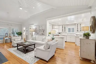 Image de Cottage Chic Beach sur un cul-de-Sac, Piscine communautaire, Grill